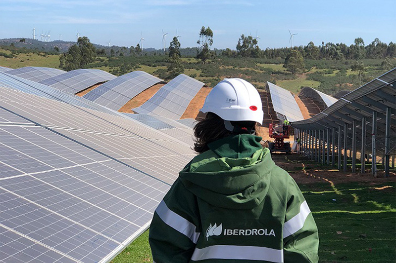 Iberdrola y Vodafone firman tres nuevos acuerdos de compra de energía limpia