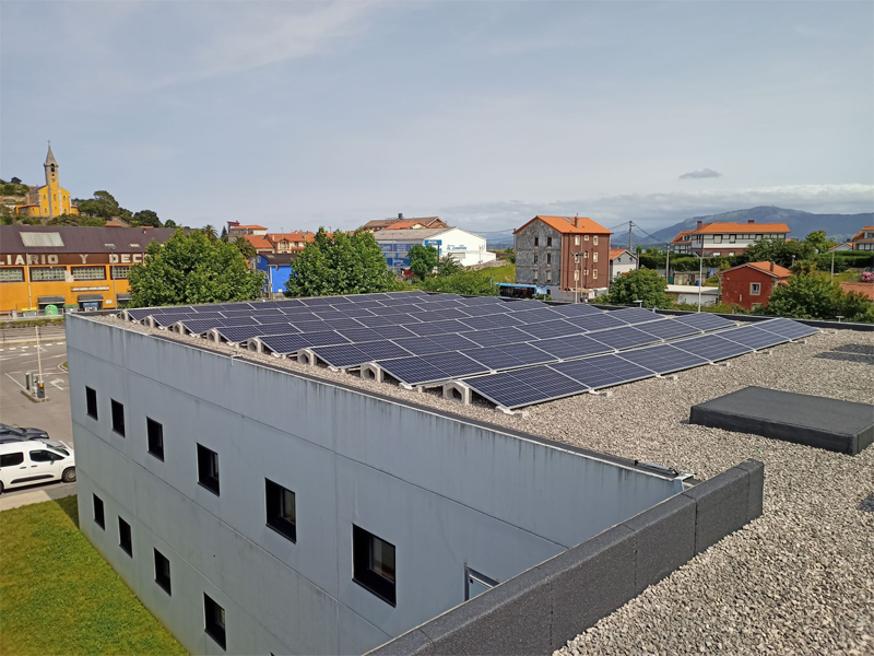 Finalizada la instalación de la nueva central fotovoltaica en las cocheras de Camarreal en Santander