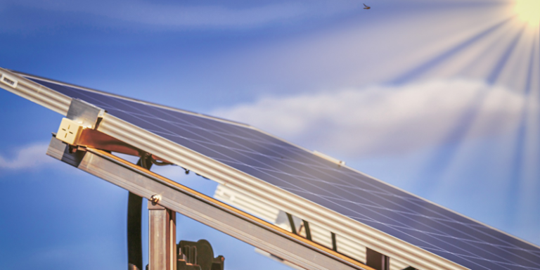 Energía solar fotovoltaica, fuente de generación renovable líder