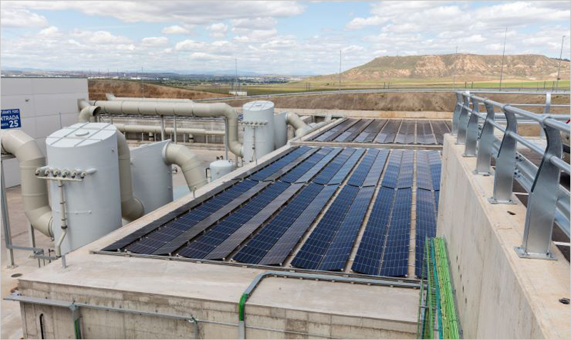 instalación de tecnología fotovoltaica en complejos ambientales de reciclaje.