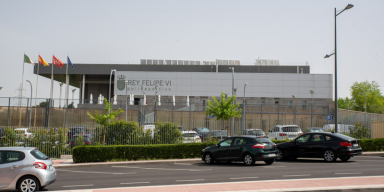 Da comienzo la instalación de placas fotovoltaicas en el pabellón Rey Felipe VI de Boadilla del Monte