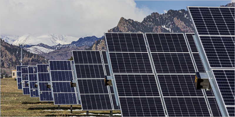 La innovación de dispositivos fotovoltaicos es fundamental para el progreso continuo de la energía solar, que debe expandirse drásticamente en las próximas décadas para lograr un sistema de energía sostenible. Foto de Werner Slocum, NREL
