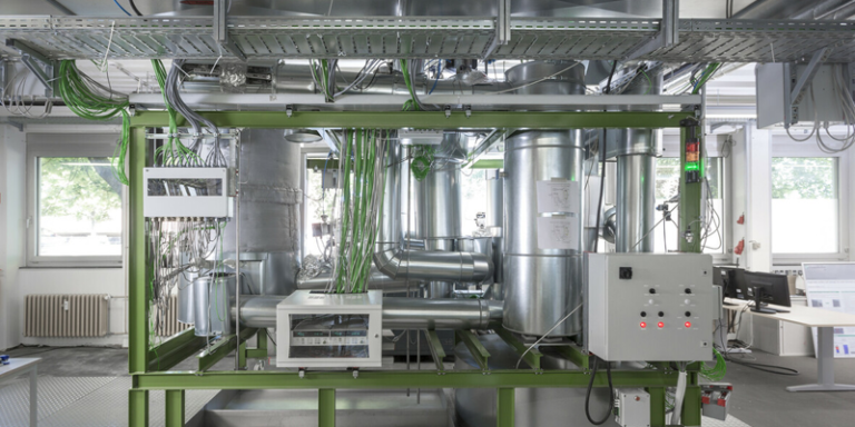 El calentador eléctrico se está probando en un circuito con la instalación de almacenamiento de sales fundidas en el centro técnico de Fraunhofer ISE.