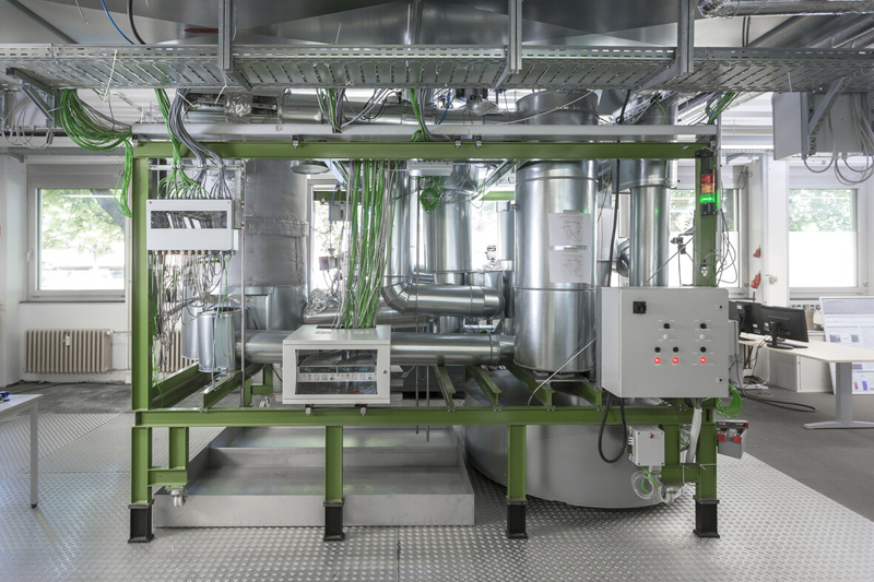 El calentador eléctrico se está probando en un circuito con la instalación de almacenamiento de sales fundidas en el centro técnico de Fraunhofer ISE.