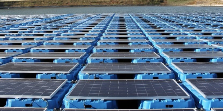 instalación fotovoltaica flotante