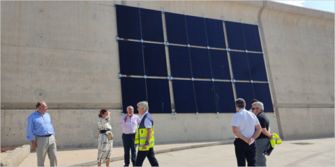 El Puerto de Valencia realiza una prueba piloto para crear un parque fotovoltaico vertical a gran escala