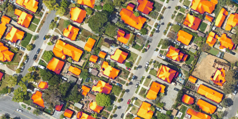 La API Solar de Google utiliza un programa entrenado de Inteligencia Artificial (IA) para obtener información en 3D sobre la geometría de los tejados directamente a través de imágenes aéreas.