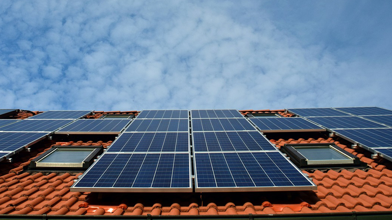 Benidorm instalará placas solares fotovoltaicas para el autoconsumo en la ciudad deportiva Guillermo Amor que también abastecerán a 2 centros escolares. 