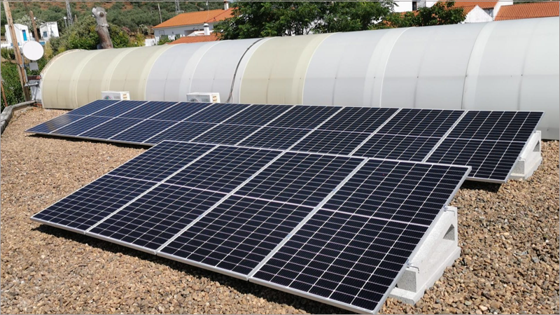Los colegios de las pedanías de Olivenza serán más eficientes energéticamente gracias a instalaciones de cubiertas fotovoltaicas de autoconsumo.