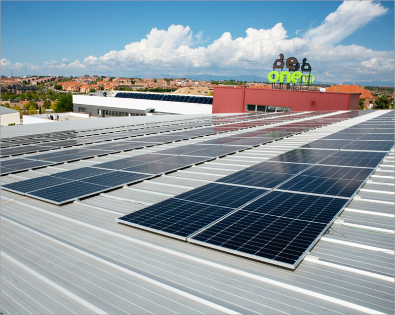 El gimnasio BeOne, concesión administrativa del Ayuntamiento de Boadilla, conseguirá generar 166.639 kWh al año con esta cubierta fotovoltaica.