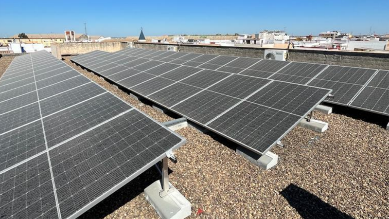 Los edificios municipales de Isla Mayor se pasan a la energía solar dotando a 3 edificios públicos municipales de instalaciones fotovoltaicas.