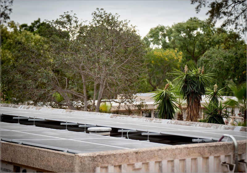 Un cubierta solar de más de mil paneles fotovoltaicos abastecerán de electricidad al cementerio de San Gabriel (Málaga).