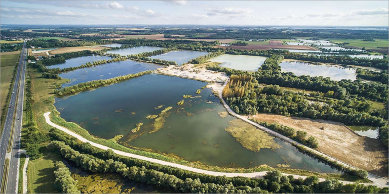 La planta solar flotante Les Ilots Blandin se ubicará en una antigua cantera en Francia (Imagen: Romain Berthiot).