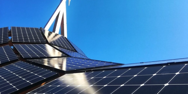 En el Ayuntamiento de Quer ha aprobado una bonificación del 50% en el municipio para motivar a las comunidades a llevar a cabo una transición energética que incluya energía solar fotovoltaica y/o térmica en los edificios.
