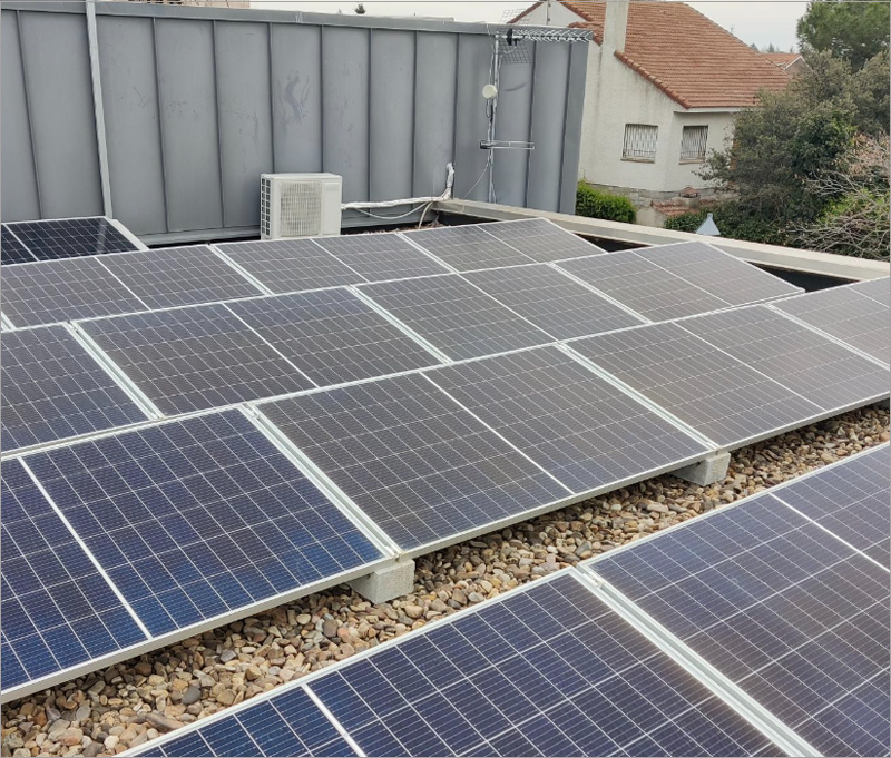 La Escuela Infantil Las Ardillas de Torrelodones contará con una cubierta fotovoltaica formada por 108 paneles de 345 W cada uno, obteniendo una potencia del campo solar de 37,26 kW a través de un inversor de 36 kW.