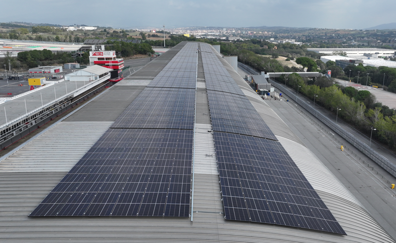 El Circuito ha inaugurado la que es la mayor instalación fotovoltaica de autoconsumo pública de Cataluña con un total de 1.239 paneles solares instalados en la cubierta.