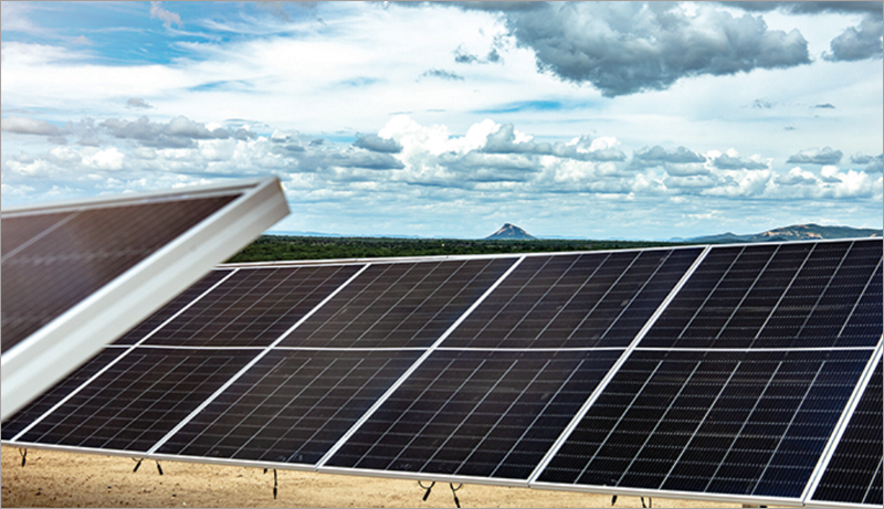Los primeros equipos destinados a la producción de módulos fotovoltaicos ya han llegado al emplazamiento de Langreo.