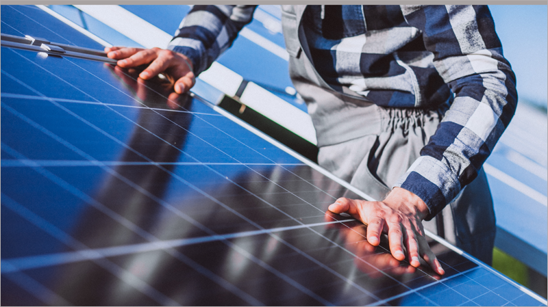 Según el informe, aunque las tecnologías de energía limpia siguen siendo muy competitivas en términos de costes en la UE, aún se depende en gran medida de terceros países en la capacidad de fabricación de componentes para energía solar.