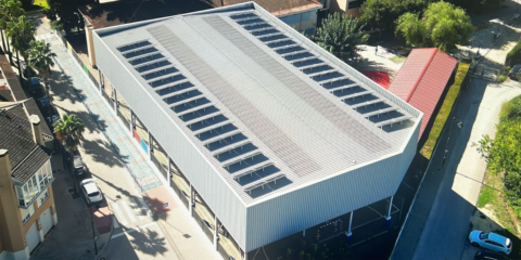 Ontinyent finaliza la instalación de los nuevos paneles solares del CEIP Lluis Vives de 29,7 kW