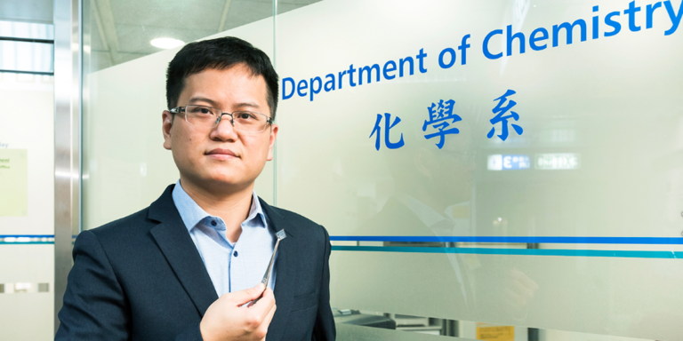 Investigadores de la City University de Hong Kong han desarrollado una célula solar de perovskita invertida basada en una monocapa autoensamblada (SAM) que puede mejorar la estabilidad térmica.