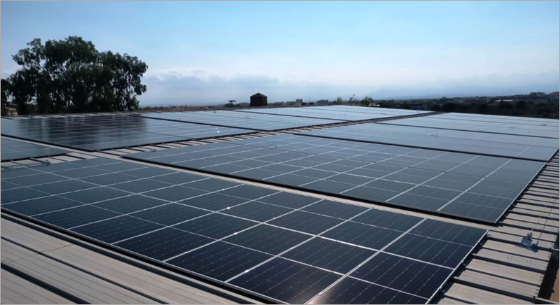 La Piscina Municipal de Roses cuenta ya con paneles solares para autoconsumo instalados en la cubierta principal.
