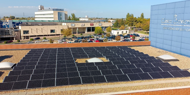 Planta solar fotovoltaica situada en el campus de Alcorcón de la Universidad Rey Juan Carlos.