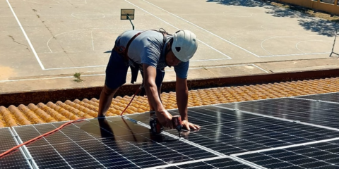 Concluye la instalación de paneles fotovoltaicos en centros educativos y edificios municipales de la Línea