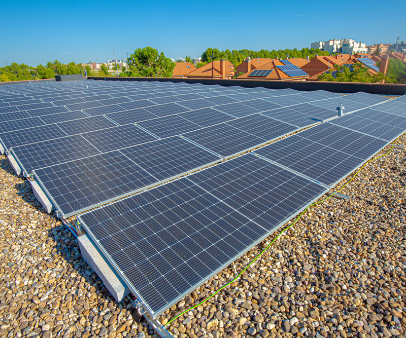 Paneles solares de autoconsumo en el colegio público Rafael Alberti.