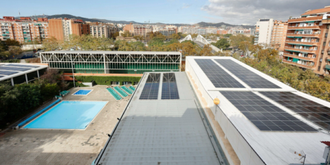 Siete centros deportivos municipales de Barcelona contarán con placas fotovoltaicas