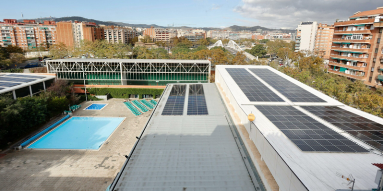 placas fotovoltaicas en centros deportivos municipales de Barcelona