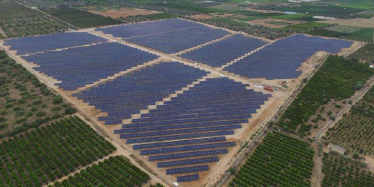 Foto del parque solar Sant Jordi situado en la Comunidad Valenciana.