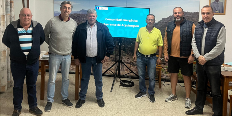 Vecinos de la comunidad energética del Barranco de Arguineguín (Gran Canaria).