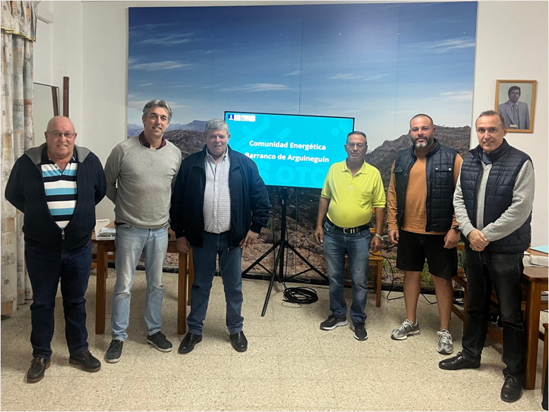 Vecinos de la comunidad energética del Barranco de Arguineguín (Gran Canaria).