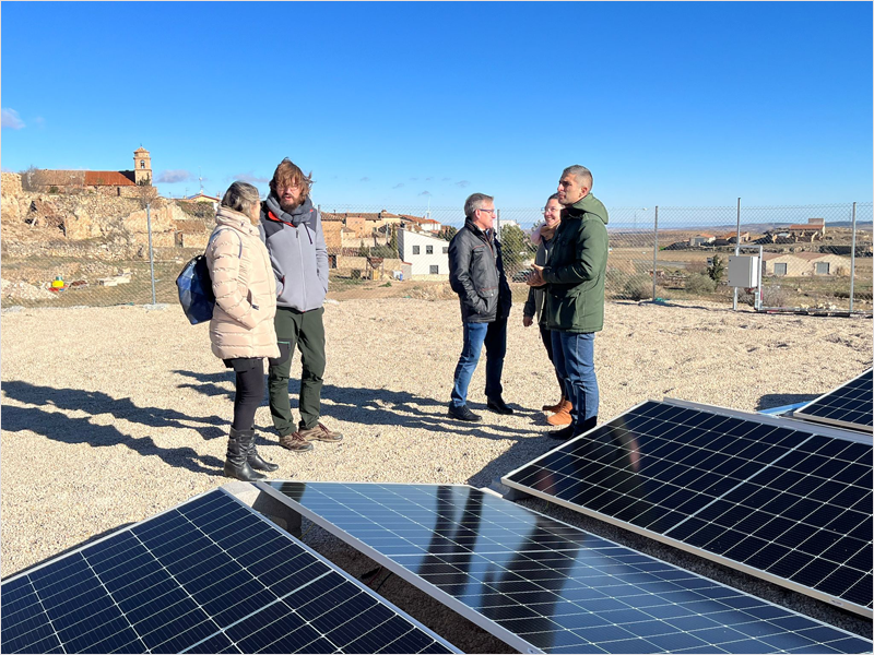 Placas solares en Monforte de Moyuela (Teruel). 