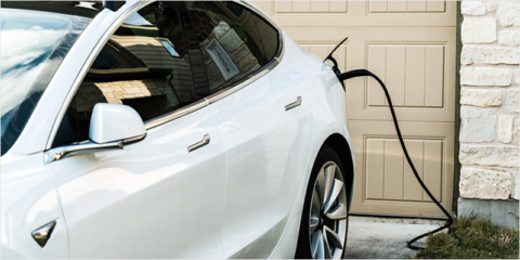 Un estudio sobre los dueños de paneles solares y VE revela la conexión entre ambas tecnologías