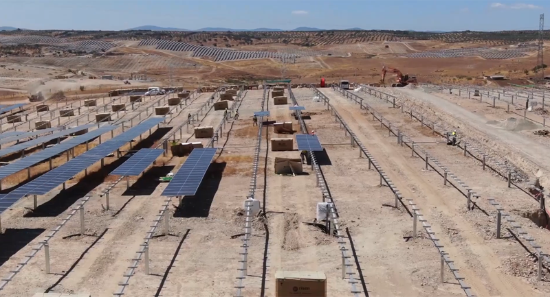 Construcción de una nueva planta fotovoltaica en Castilla y León.