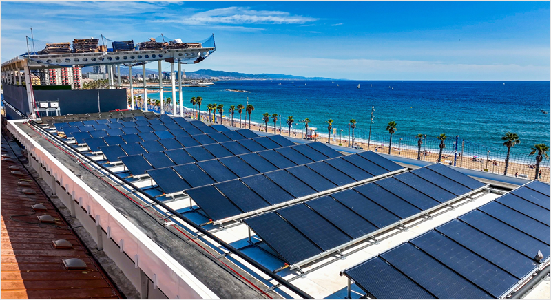 Instalación solar térmica en un muelle.