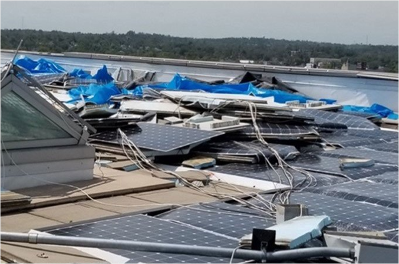 Sistema fotovoltaico dañado.