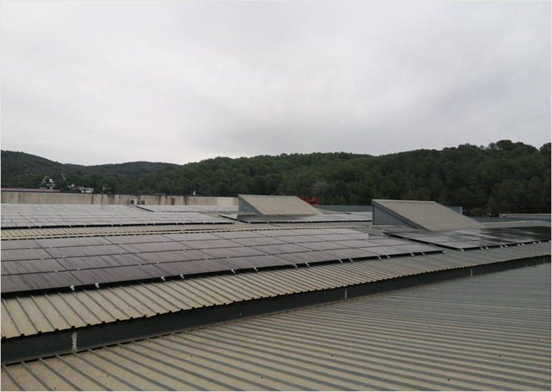 Instalación fotovoltaica en el polígono de Les Pruelles (Sitges).