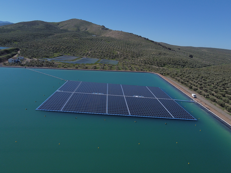 Instalación de energía solar flotante en Jerez.