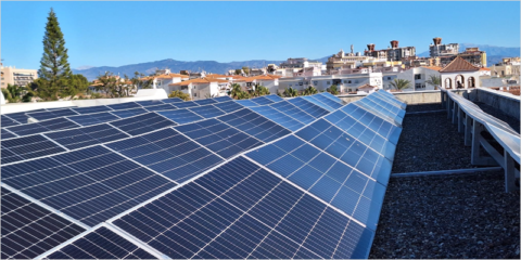 Varios edificios municipales de Torremolinos incorporan módulos fotovoltaicos en sus cubiertas