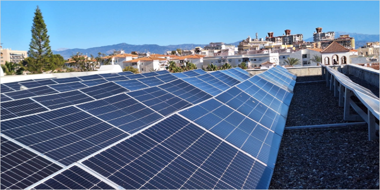 Paneles fotovoltaicos en Torremolinos.