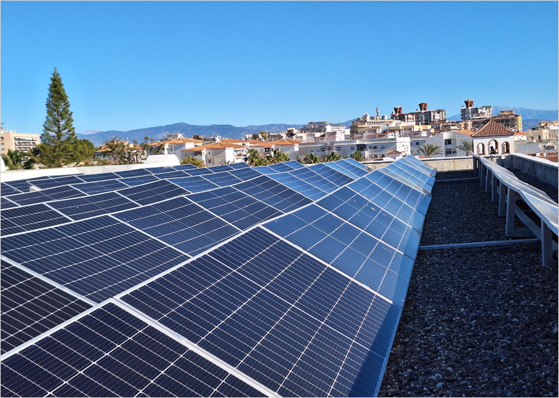Paneles fotovoltaicos en Torremolinos.