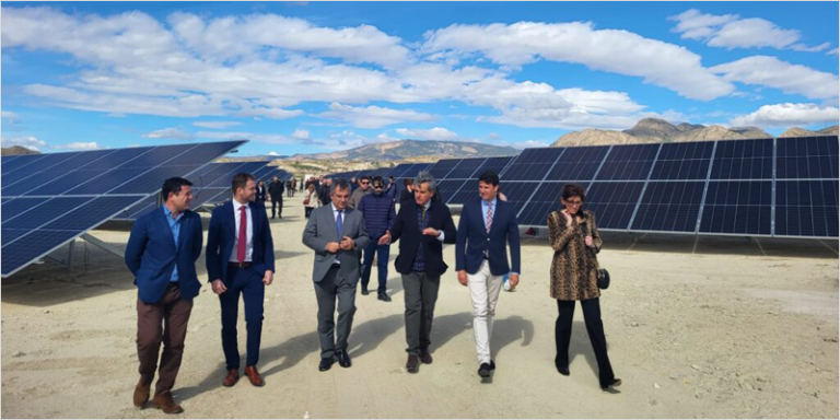 Parque fotovoltaico en El Fenazar (Murcia).