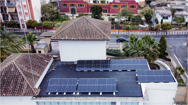 Cubierta fotovoltaica en teatro municipal de Cabra (Córdoba).