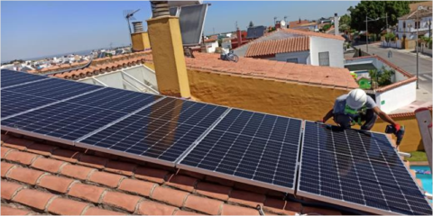 Las instalaciones para autoconsumo representan el 15% de la capacidad fotovoltaica en Andalucía