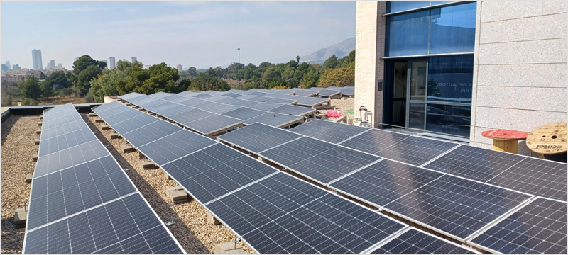 Paneles solares en la sede judicial de Benidorm.