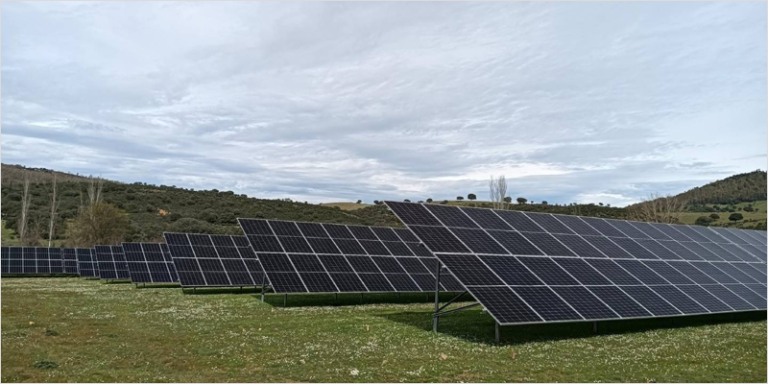 Parque solar en fábrica de Nestlé en Badajoz.