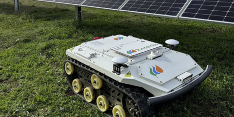 El robot Antecursor II se prueba en la planta solar Villarino para supervisar la infraestructura fotovoltaica
