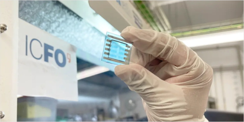 El ICFO crea una célula solar transparente en tándem que alcanza un 16,94% de eficiencia